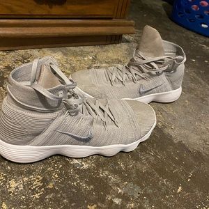 2017 hyperdunk flyknits they are a size 14 they are a used shoe